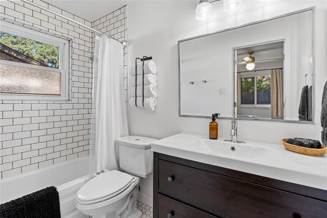 4907 Dry Oak TRL, Austin, TX 78749