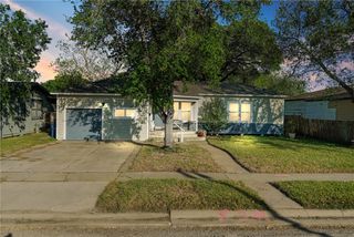 717 Chase Dr, Corpus Christi, TX 78412