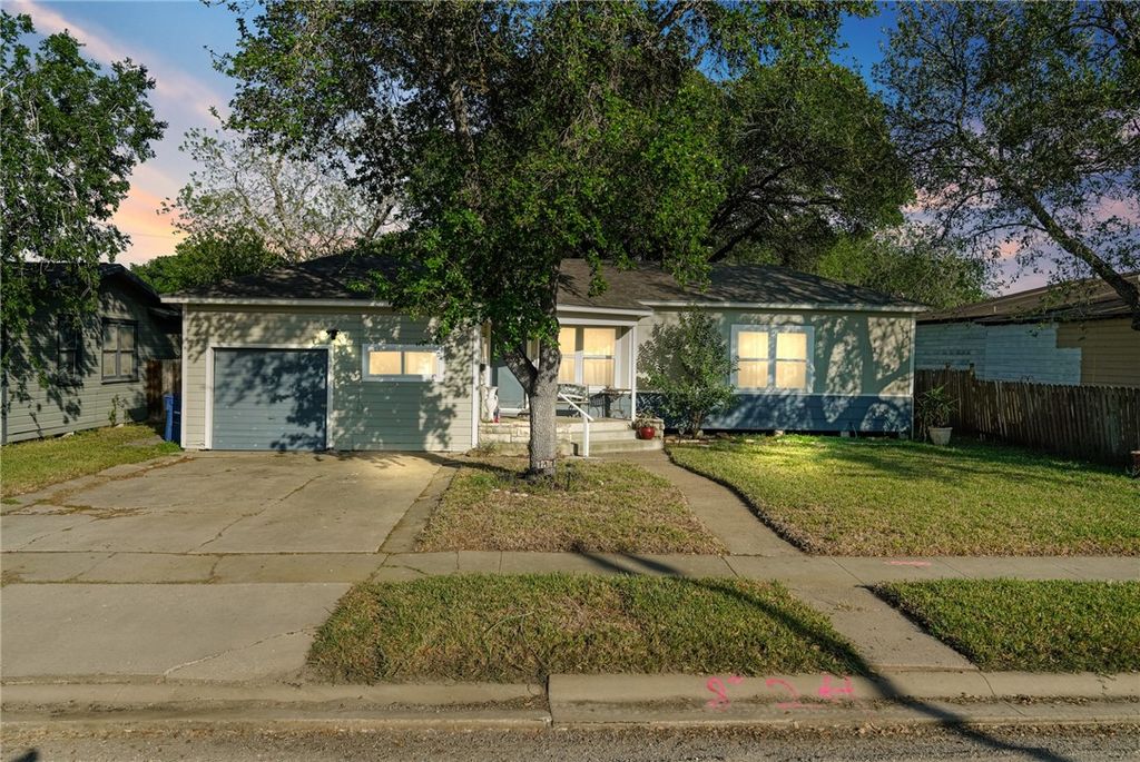 717 Chase Dr, Corpus Christi, TX 78412