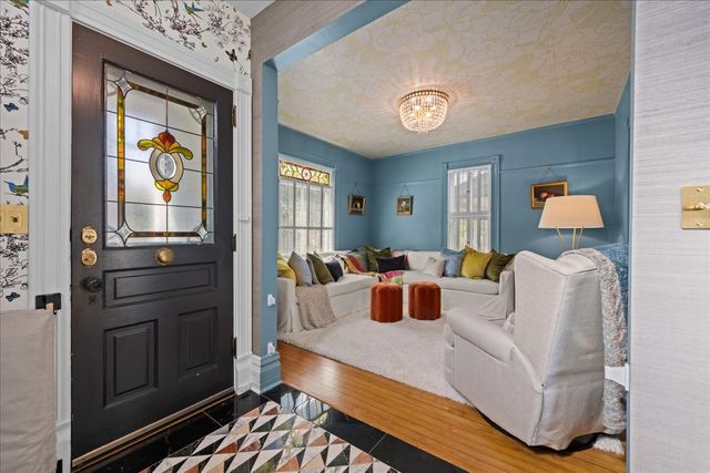 213 S 5th Street, Geneva, IL 60134