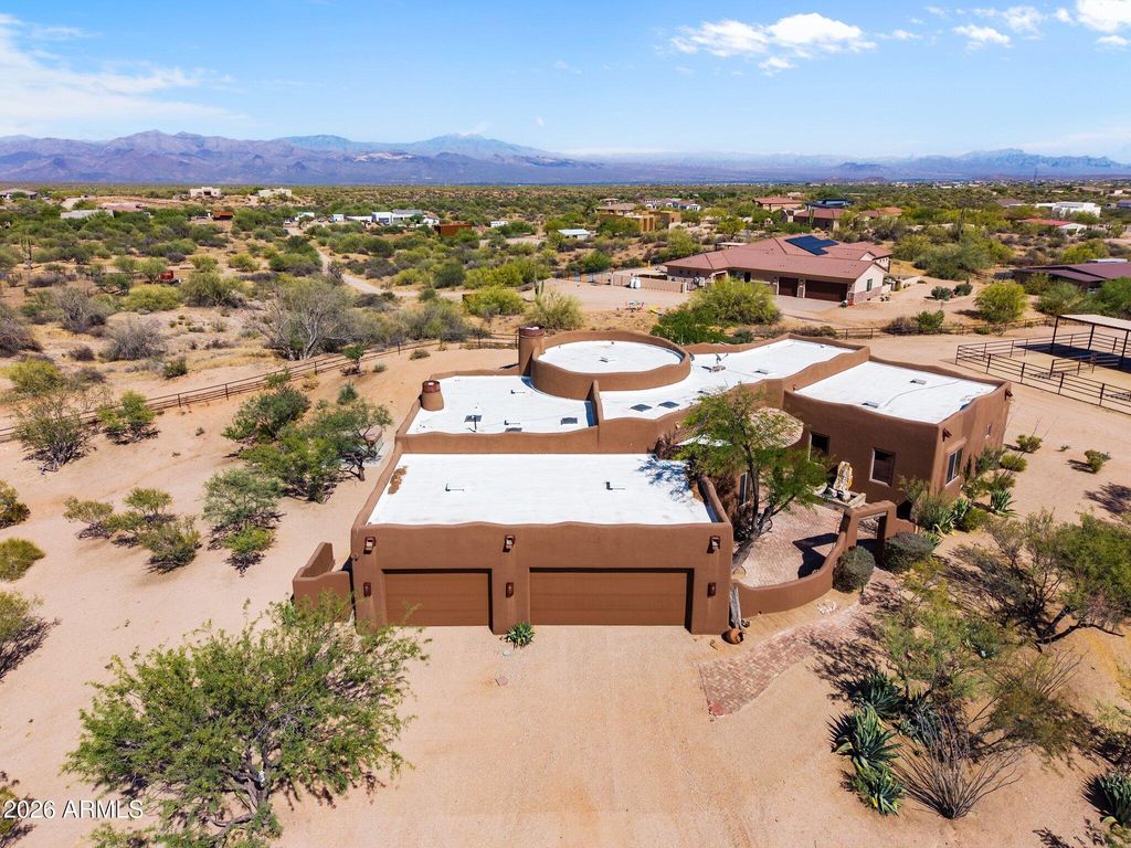 Image 10 of property listing at 32905 N 140TH Street, Scottsdale, AZ 85262