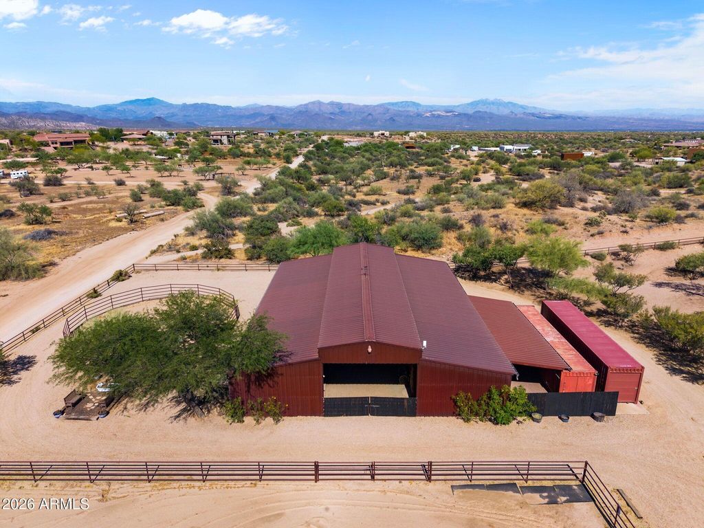 Image 11 of property listing at 32905 N 140TH Street, Scottsdale, AZ 85262