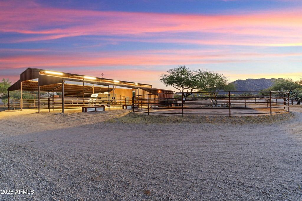 Image 15 of property listing at 32905 N 140TH Street, Scottsdale, AZ 85262