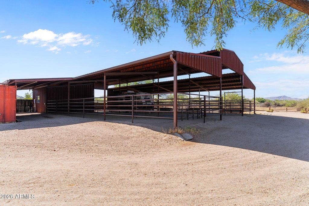 Image 27 of property listing at 32905 N 140TH Street, Scottsdale, AZ 85262