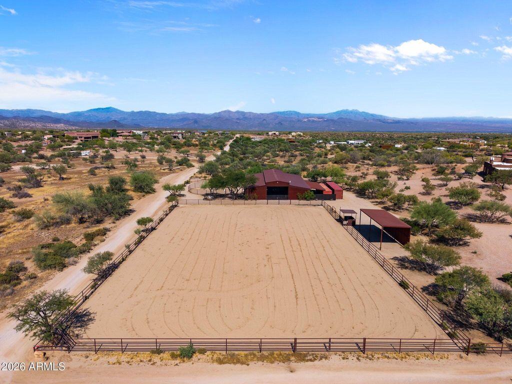 Image 3 of property listing at 32905 N 140TH Street, Scottsdale, AZ 85262