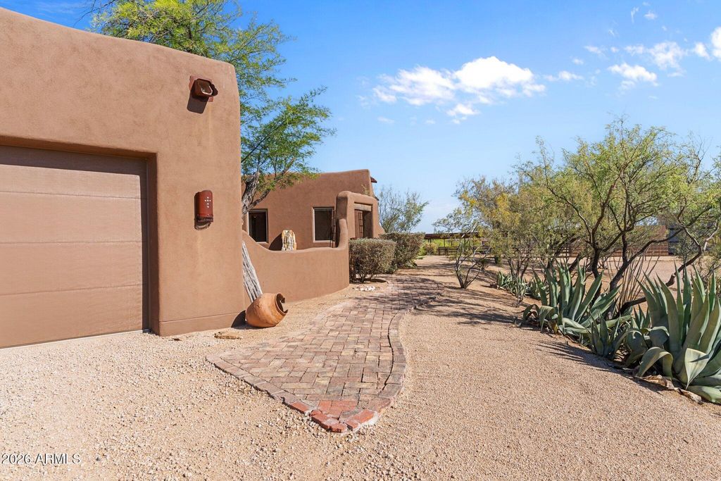 Image 37 of property listing at 32905 N 140TH Street, Scottsdale, AZ 85262