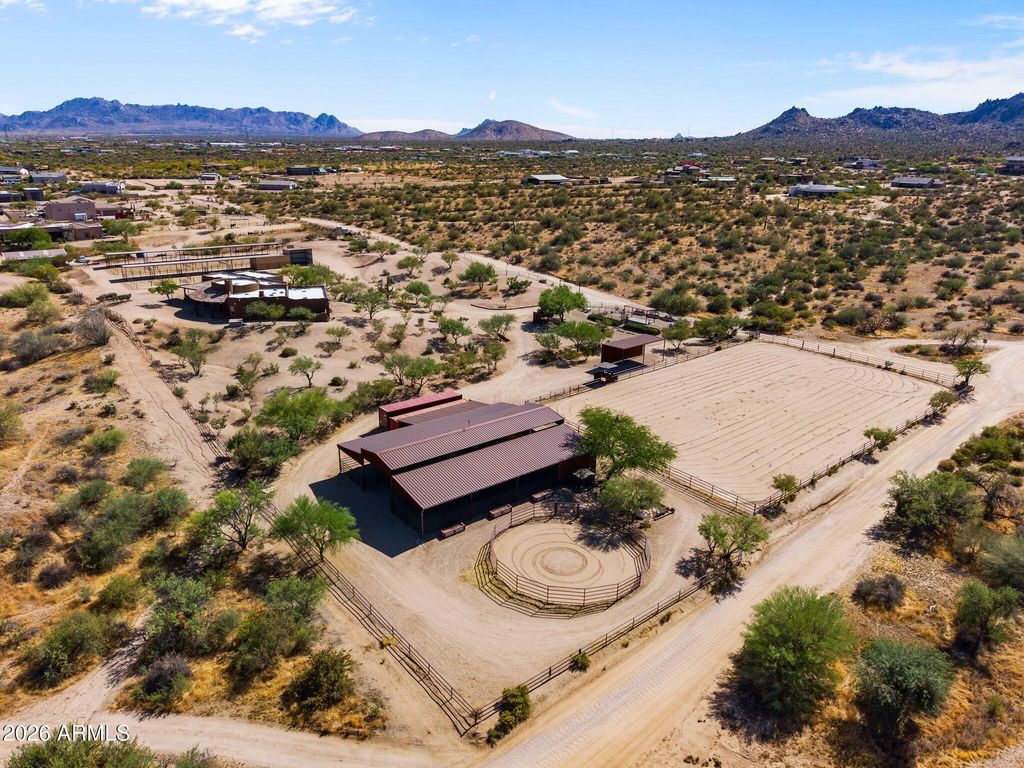 Image 4 of property listing at 32905 N 140TH Street, Scottsdale, AZ 85262