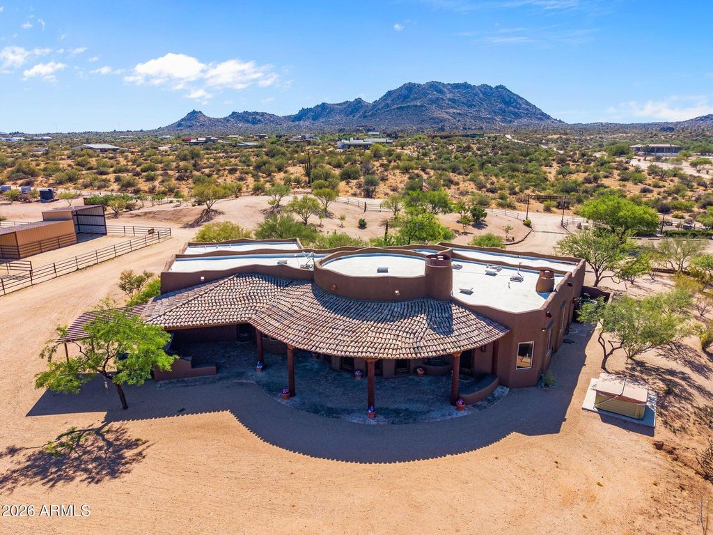 Image 5 of property listing at 32905 N 140TH Street, Scottsdale, AZ 85262