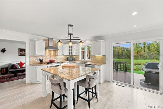 1 Cambridge Court, Lancaster, NY 14086