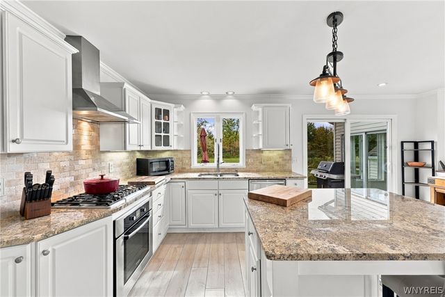 1 Cambridge Court, Lancaster, NY 14086
