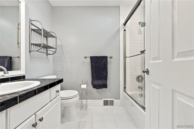 1 Cambridge Court, Lancaster, NY 14086