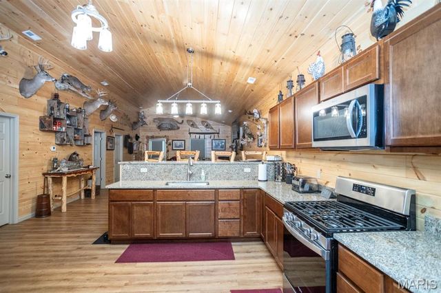 21805 Revere Lane, Waynesville, MO 65583