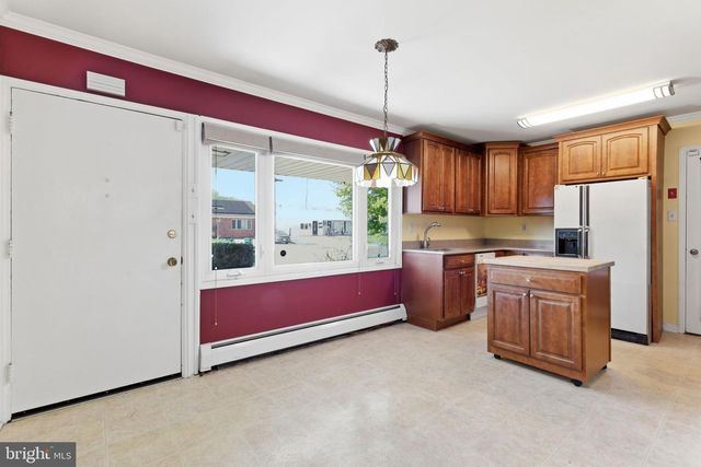 154 PINEWOOD DR, Levittown, PA 19054