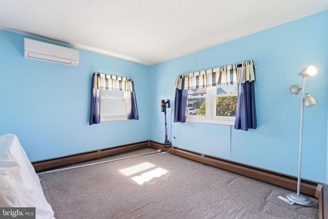 154 PINEWOOD DR, Levittown, PA 19054