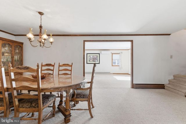 154 PINEWOOD DR, Levittown, PA 19054
