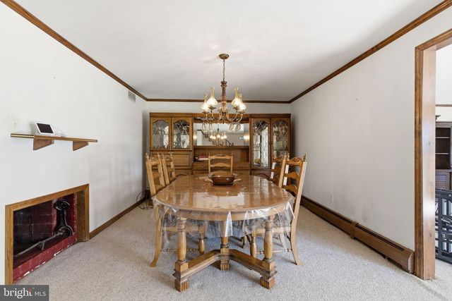 154 PINEWOOD DR, Levittown, PA 19054