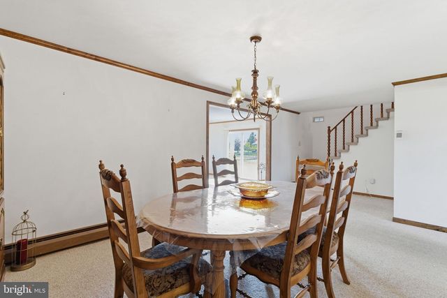 154 PINEWOOD DR, Levittown, PA 19054