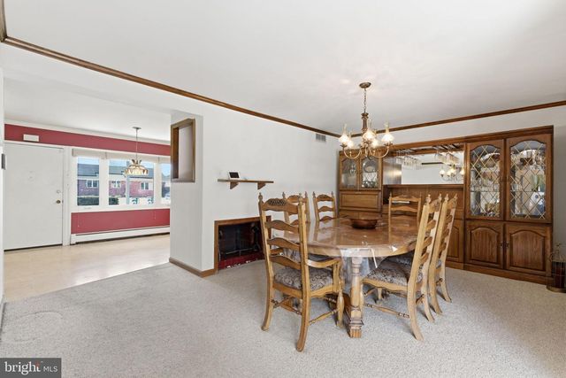 154 PINEWOOD DR, Levittown, PA 19054