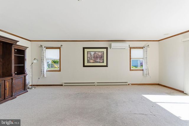 154 PINEWOOD DR, Levittown, PA 19054