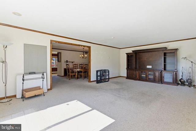 154 PINEWOOD DR, Levittown, PA 19054