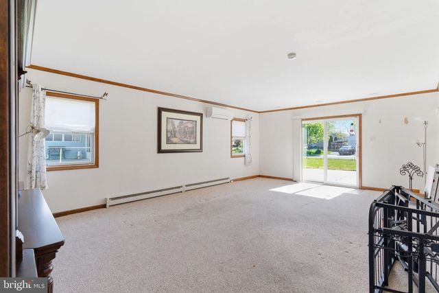 154 PINEWOOD DR, Levittown, PA 19054