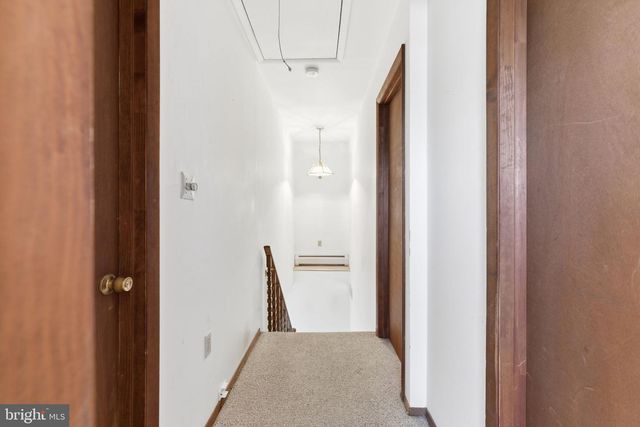 154 PINEWOOD DR, Levittown, PA 19054