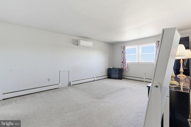 154 PINEWOOD DR, Levittown, PA 19054