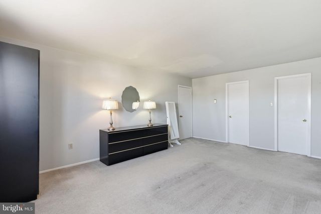 154 PINEWOOD DR, Levittown, PA 19054