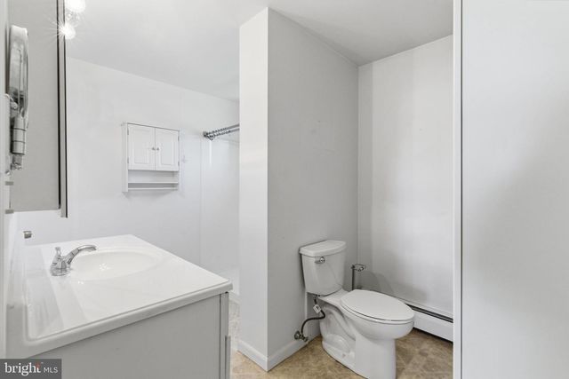 154 PINEWOOD DR, Levittown, PA 19054