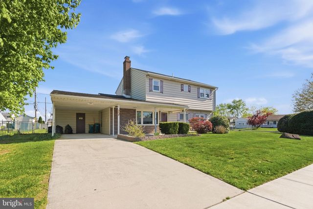 154 PINEWOOD DR, Levittown, PA 19054