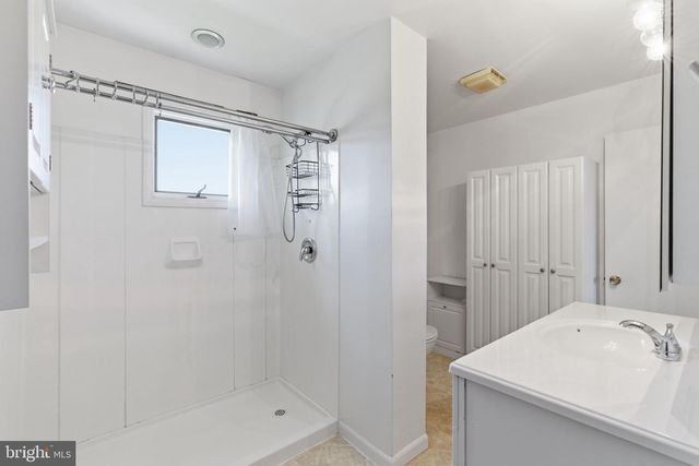 154 PINEWOOD DR, Levittown, PA 19054