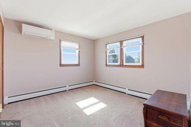 154 PINEWOOD DR, Levittown, PA 19054