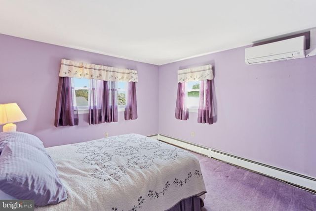 154 PINEWOOD DR, Levittown, PA 19054