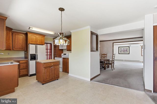 154 PINEWOOD DR, Levittown, PA 19054