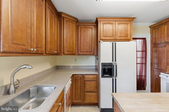154 PINEWOOD DR, Levittown, PA 19054