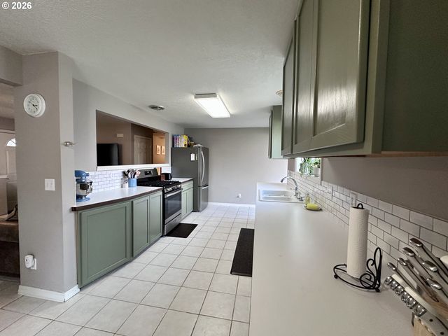 169 W CHESTNUT St, Union, OR 97883