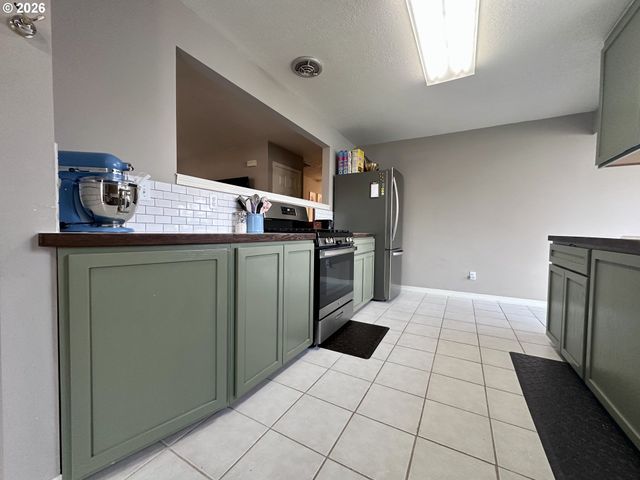 169 W CHESTNUT St, Union, OR 97883