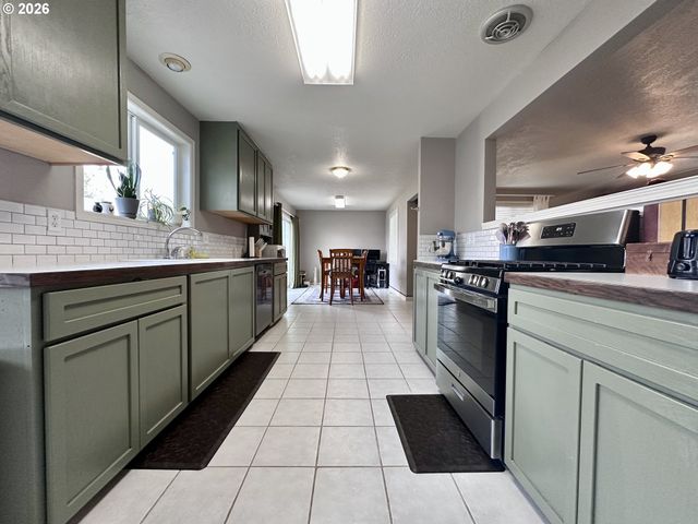 169 W CHESTNUT St, Union, OR 97883