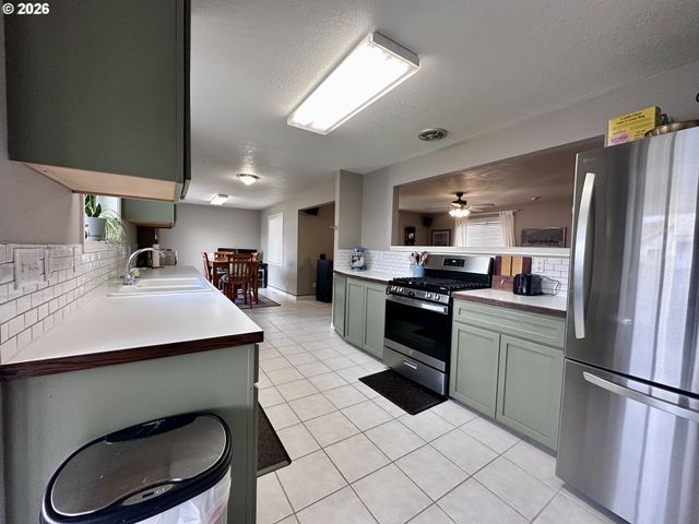 169 W CHESTNUT St, Union, OR 97883