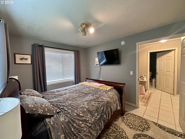 169 W CHESTNUT St, Union, OR 97883