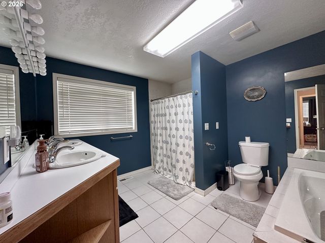 169 W CHESTNUT St, Union, OR 97883