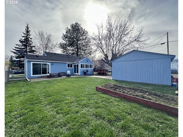 169 W CHESTNUT St, Union, OR 97883