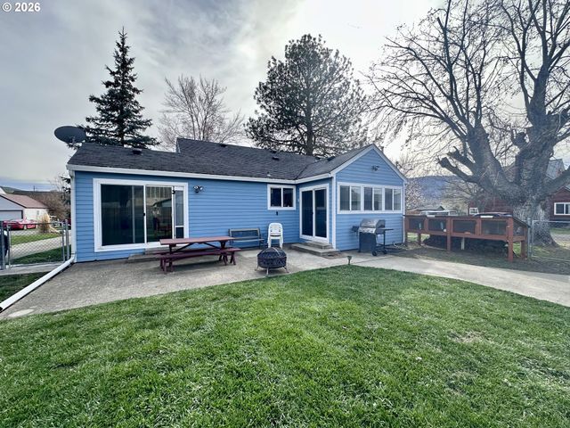 169 W CHESTNUT St, Union, OR 97883