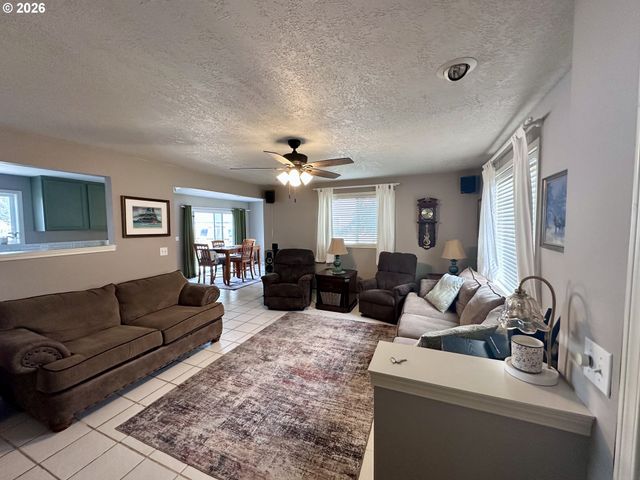 169 W CHESTNUT St, Union, OR 97883