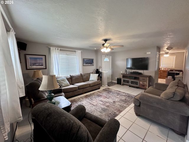 169 W CHESTNUT St, Union, OR 97883