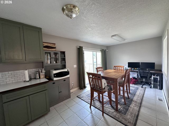 169 W CHESTNUT St, Union, OR 97883