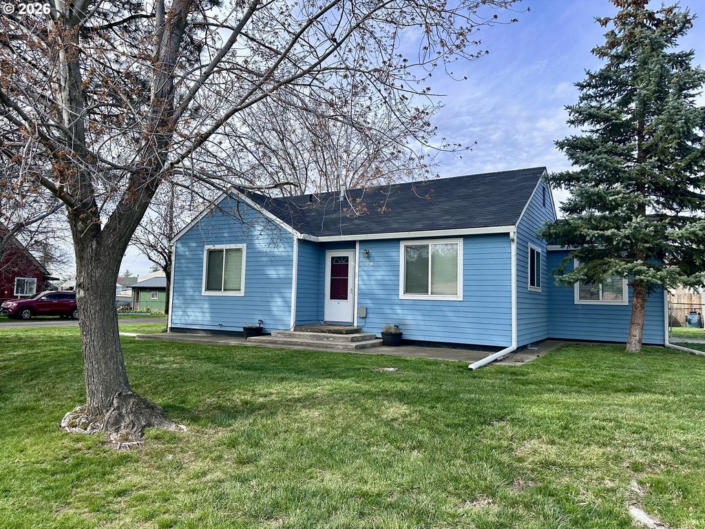 169 W CHESTNUT St, Union, OR 97883