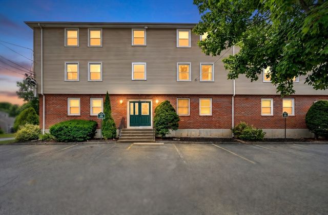 25 Rockland St 4, Boston, MA 02132