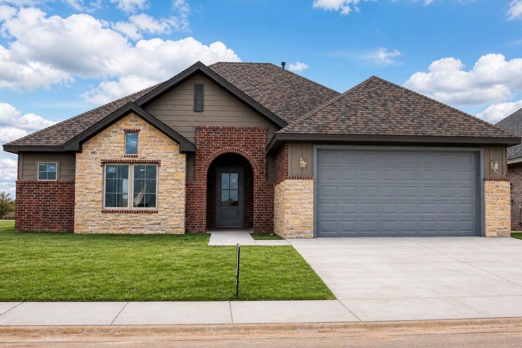 1009 N 5th Street, Wolfforth, TX 79382