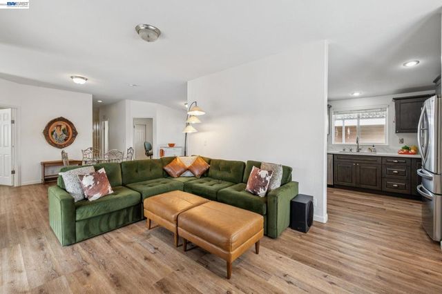 29341 Sandburg Way, Hayward, CA 94544